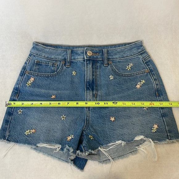 American Eagle AE Jean Shorts Distressed Flower Embroidery Women Juniors Size 0 - Picture 7 of 16